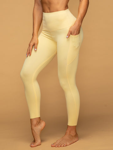 Zero Gravity Mid Waist Soft Pocketed 7/8 Leggings